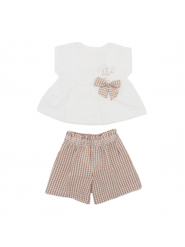 T-shirt with crocheted flowers and ribbon + seersucker checks shorts 