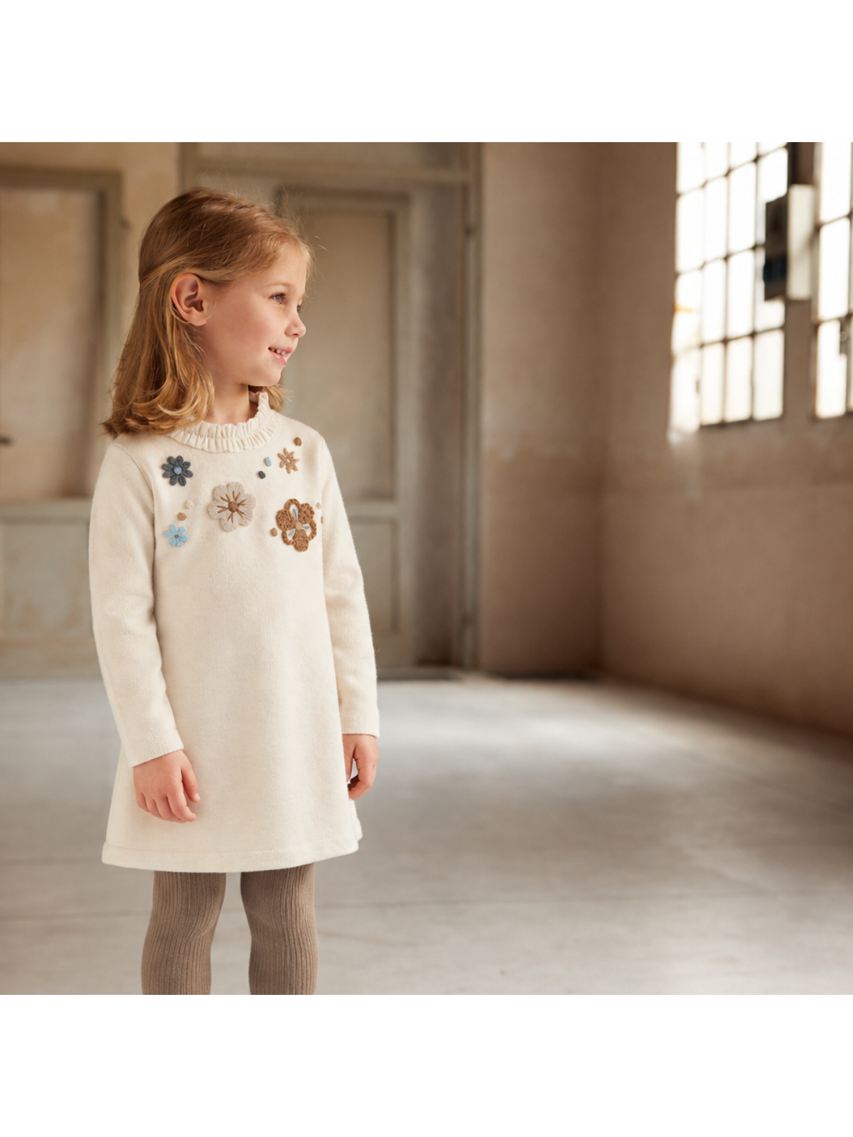 vestito in punto Milano con fiori ricamati in lana a MANICA LUNGA