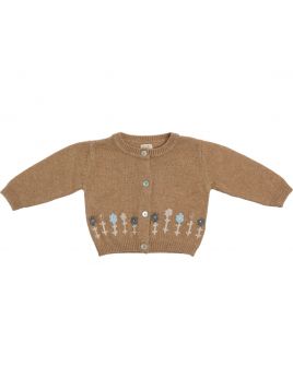 pullover with embroidered flowers and bottons