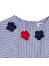 vestito in microrighe con fiori applicati